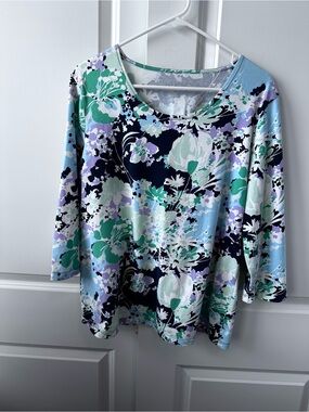 Talbot’s Women's Sz. XL Floral Scoop Neck Top in Light Blue, Navy & Mint